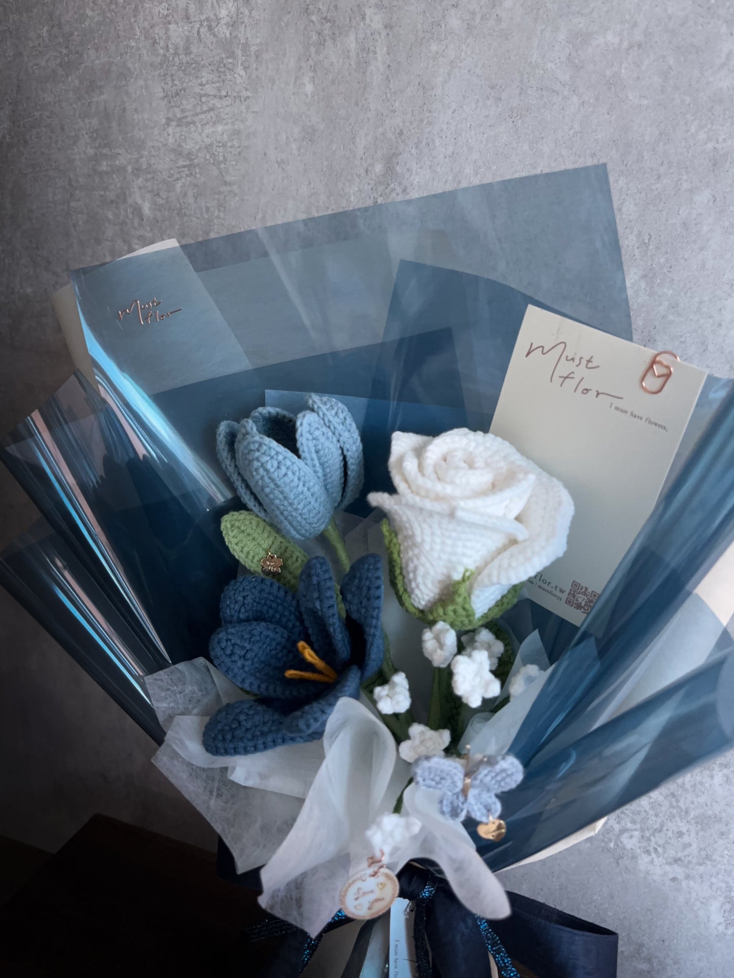 Mustflor 白色情人節特別款花束 - 藍色微光 - Lumière Bleue