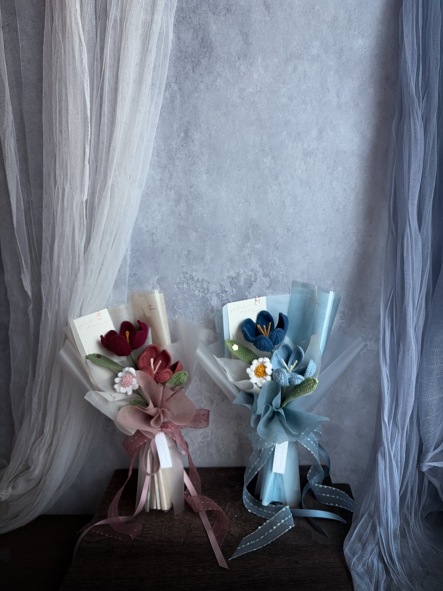 雙鬱金香與小雛菊花束-藍