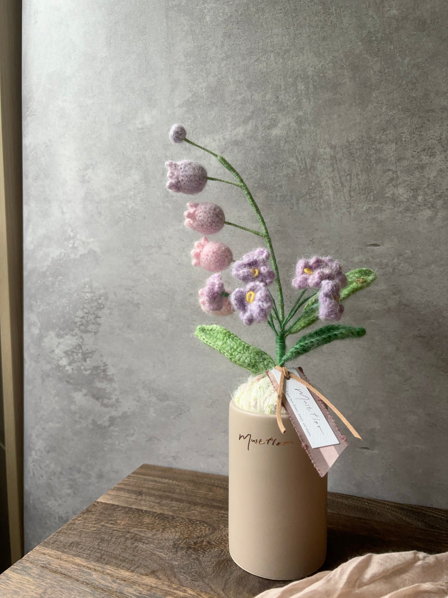 Mustflor-馬海毛鈴蘭與勿忘我盆花-手工針織花