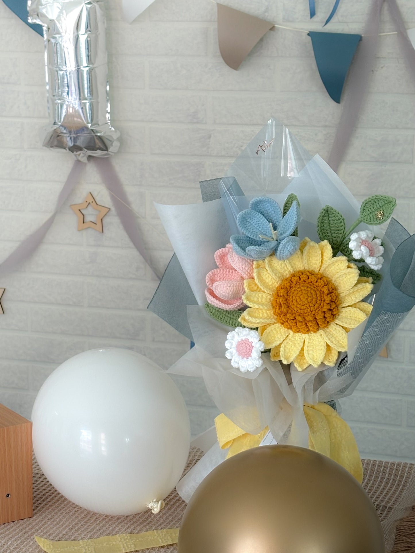 向日葵與鬱金香小雛菊花束-晴光花語 Sunny Pastel Bouquet