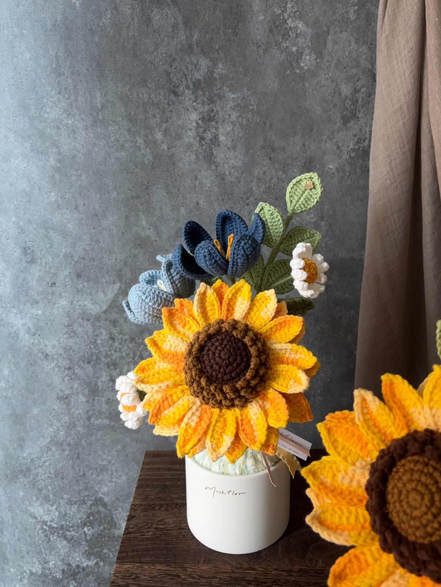 Mustflor繁花禮盒-花間暖光 Sunflowers, Tulips & Daisy