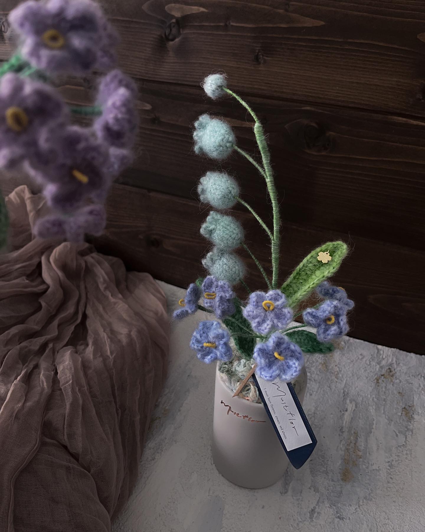 Mustflor-馬海毛鈴蘭與勿忘我盆花-手工針織花