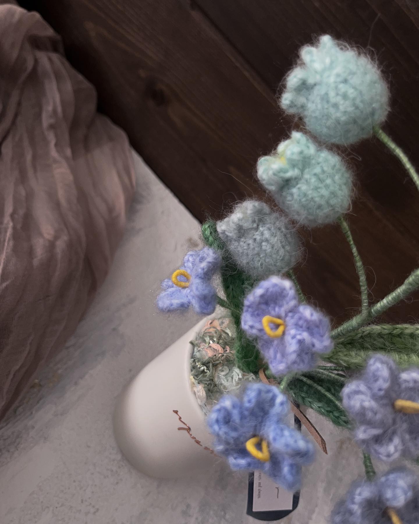 Mustflor-馬海毛鈴蘭與勿忘我盆花-手工針織花