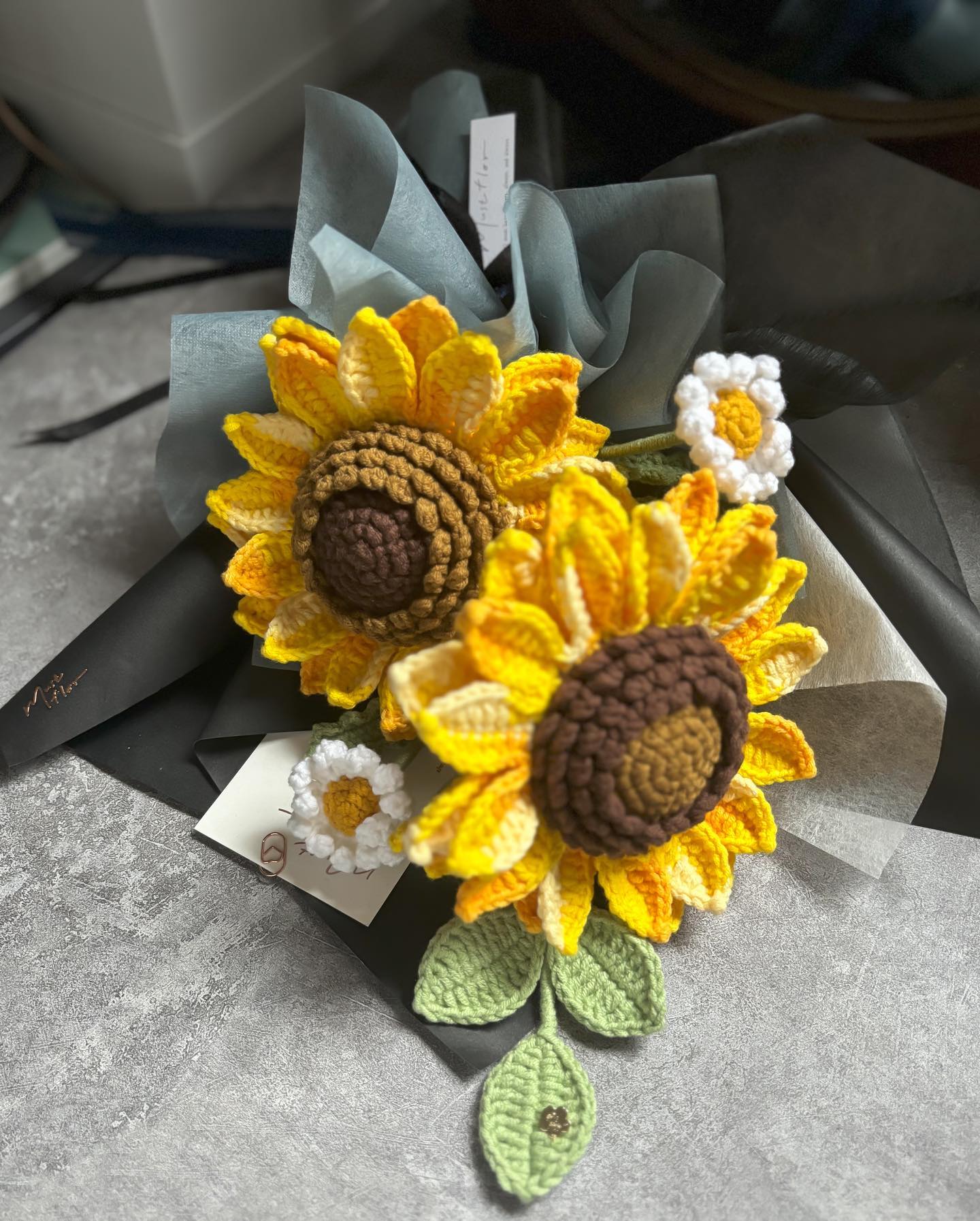 兩朵向日葵與小雛菊花束 Sunflower and Daisy