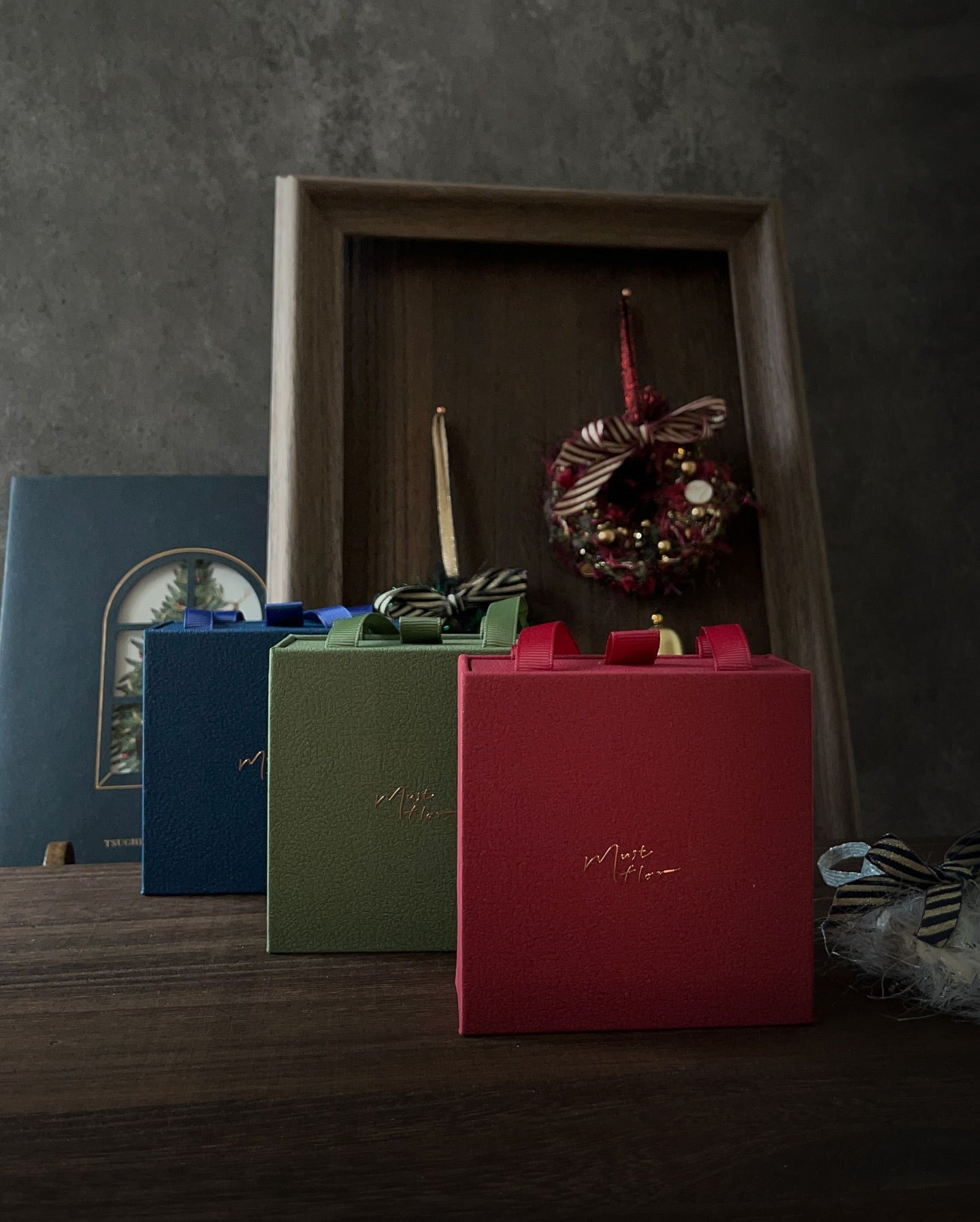 Mustflor聖誕限定 - 混色毛線鈴鐺小花圈 (共三款)