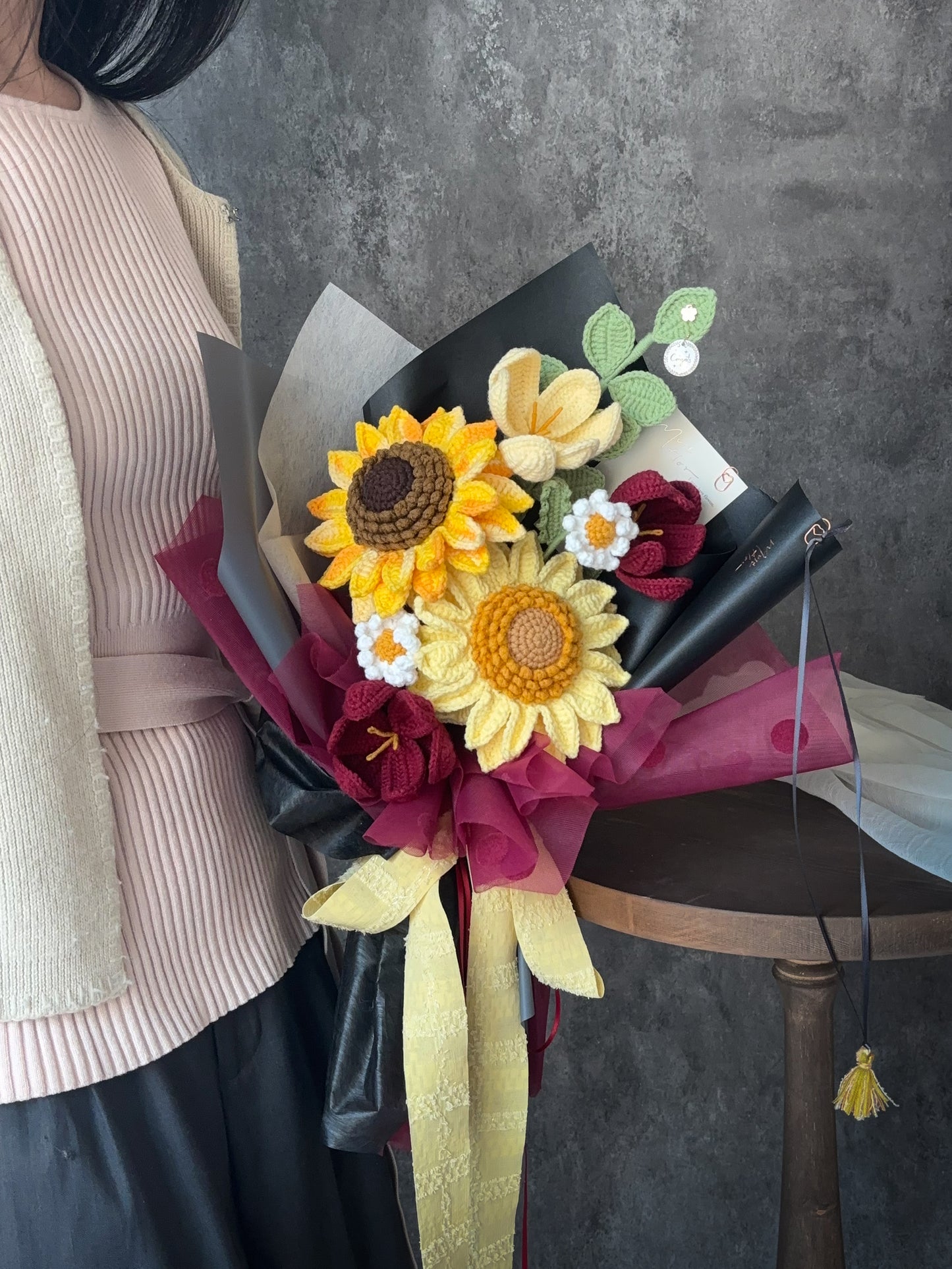 Mustflor畢業季特別款花束-暮紅｜Dusklit Sunflower Bouquet