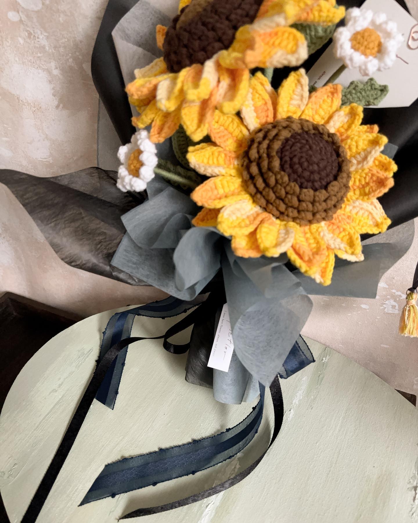 兩朵向日葵與小雛菊花束  Sunflower and  Daisy