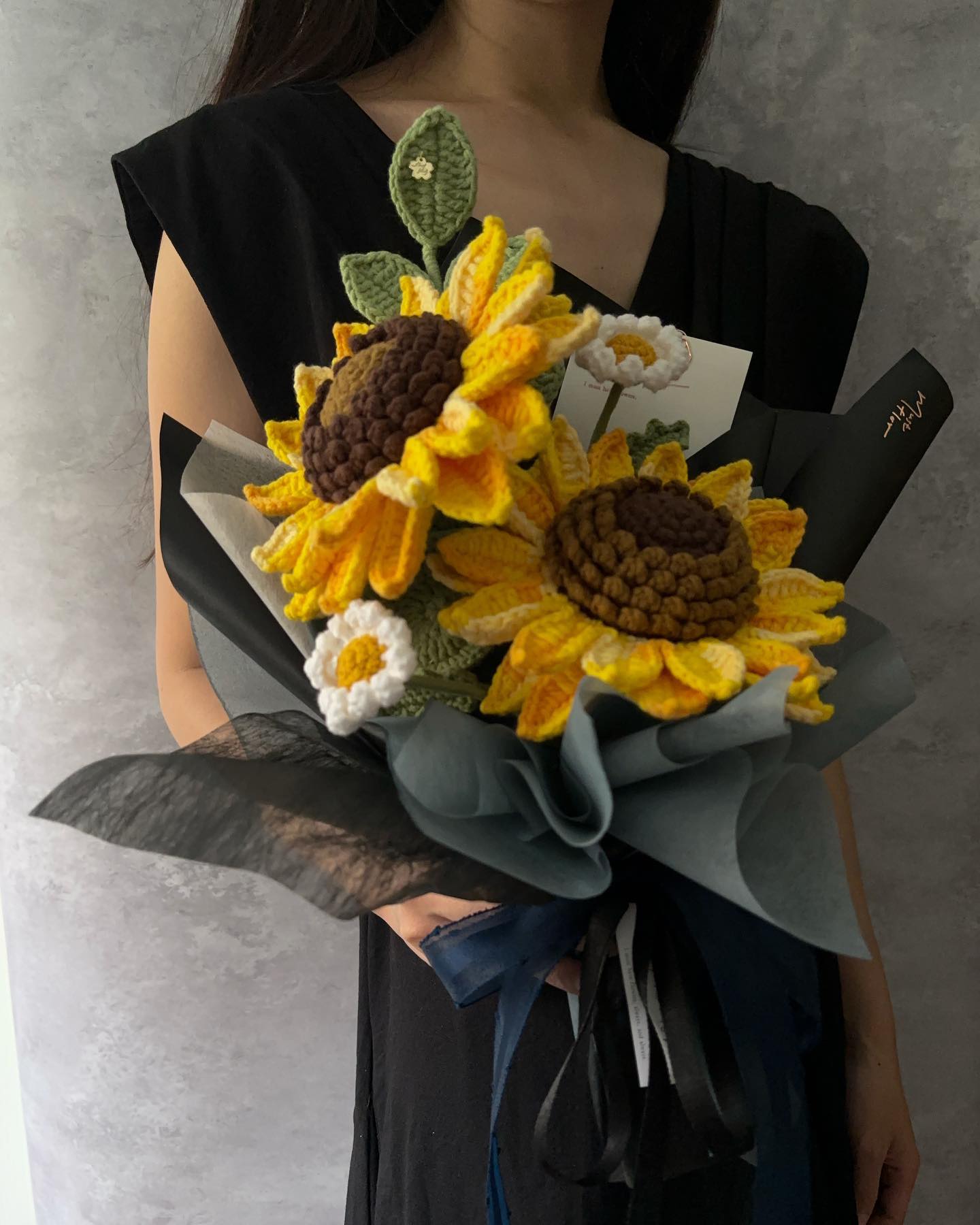 兩朵向日葵與小雛菊花束  Sunflower and  Daisy
