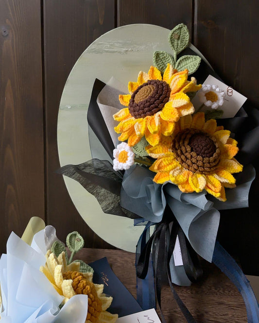 兩朵向日葵與小雛菊花束  Sunflower and  Daisy