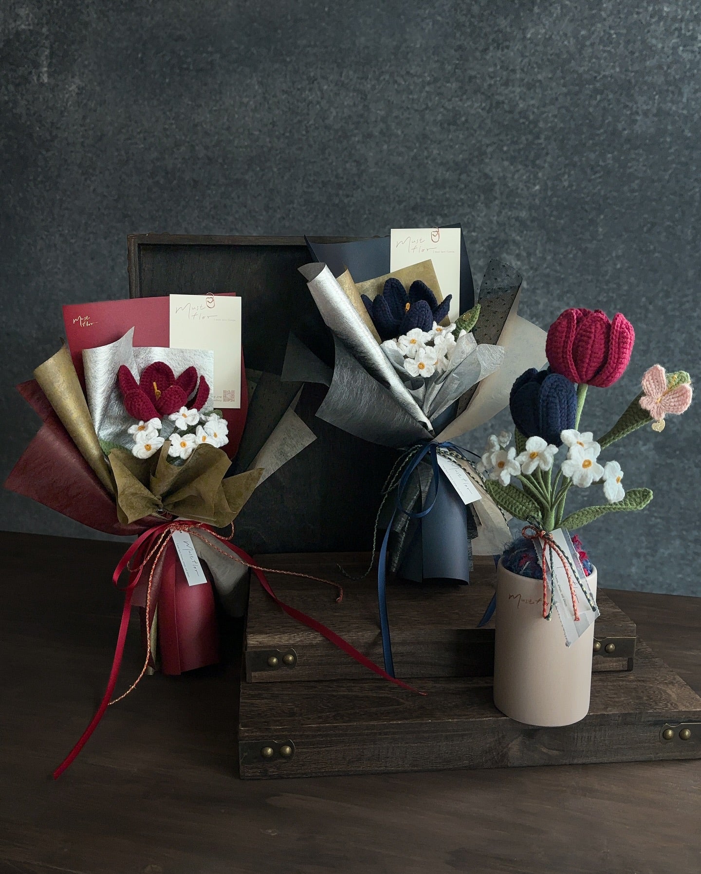 蝴蝶雙色鬱金香與勿忘我盆花 Butter fly, Tulip & Forget me not