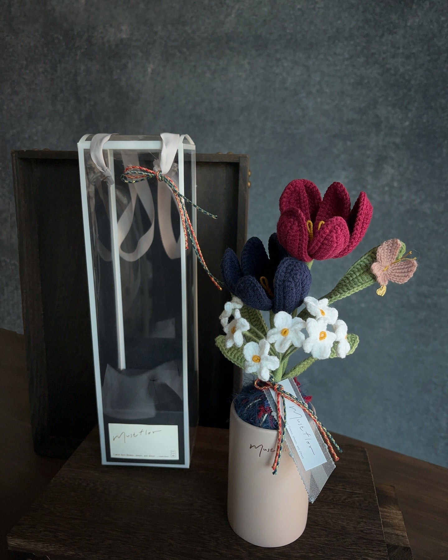 蝴蝶雙色鬱金香與勿忘我盆花 Butter fly, Tulip & Forget me not
