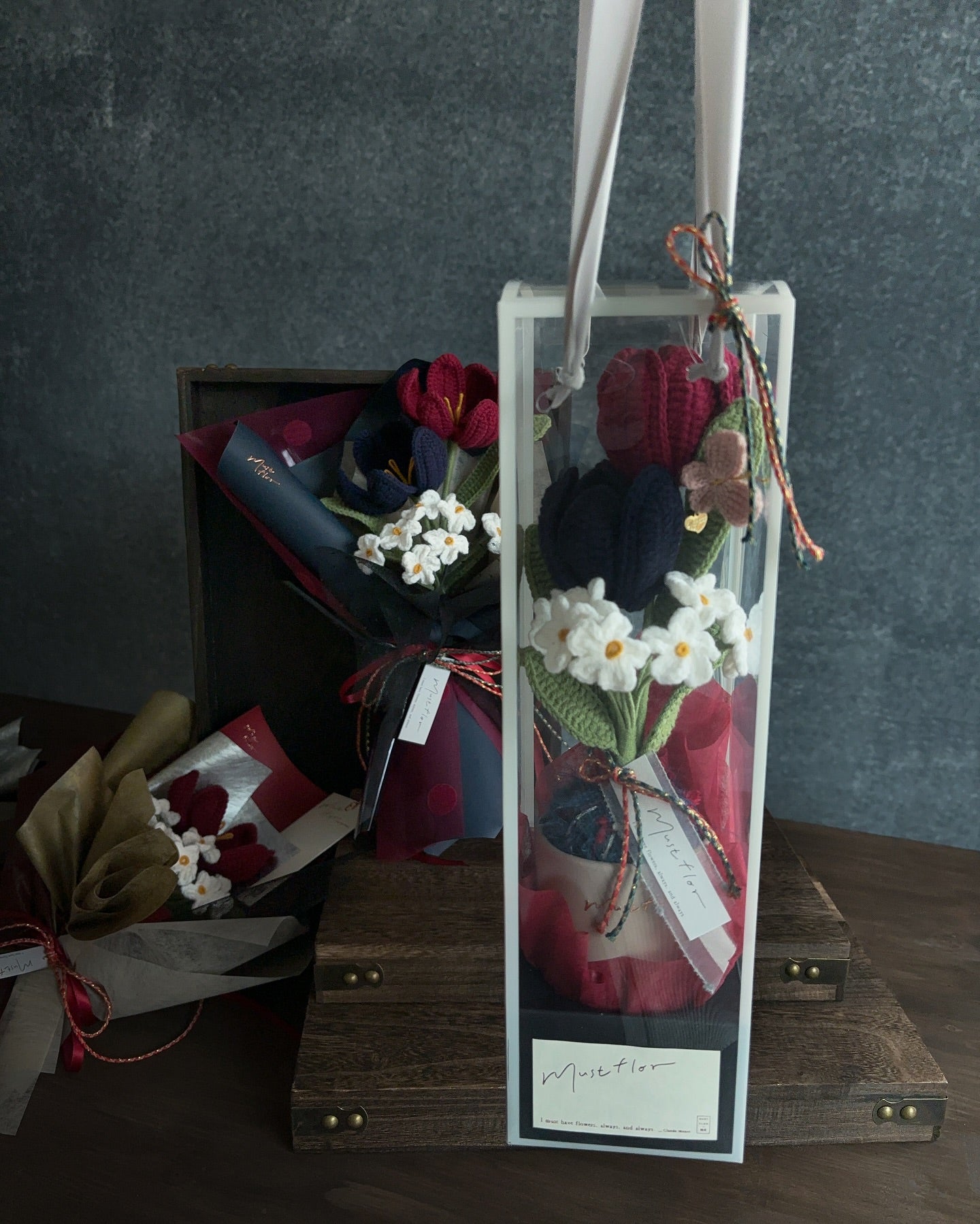蝴蝶雙色鬱金香與勿忘我盆花 Butter fly, Tulip & Forget me not