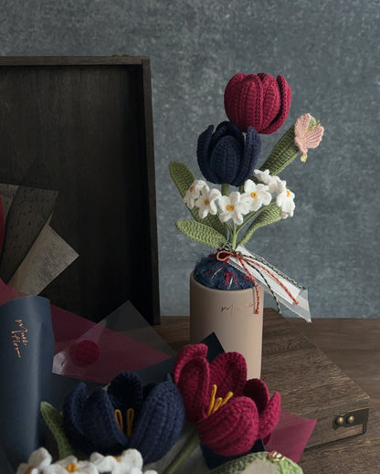蝴蝶雙色鬱金香與勿忘我盆花 Butter fly, Tulip & Forget me not
