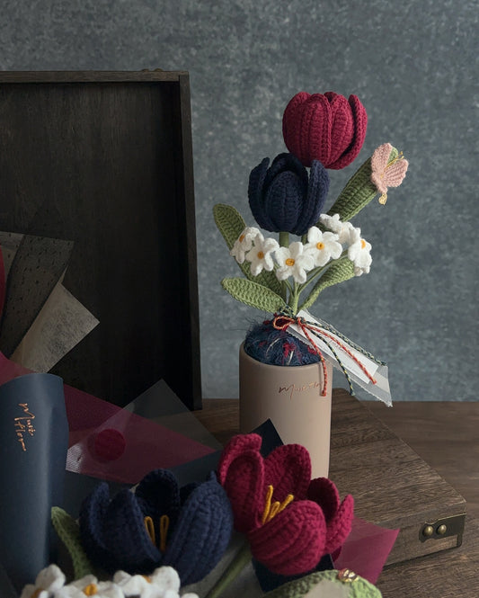 蝴蝶雙色鬱金香與勿忘我盆花 Butter fly, Tulip & Forget me not