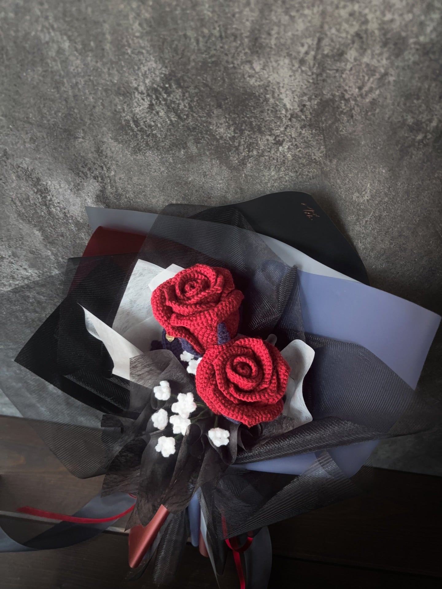 雙玫瑰與滿天星花束 - 夜紅｜Midnight Wine