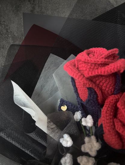 雙玫瑰與滿天星花束 - 夜紅｜Midnight Wine