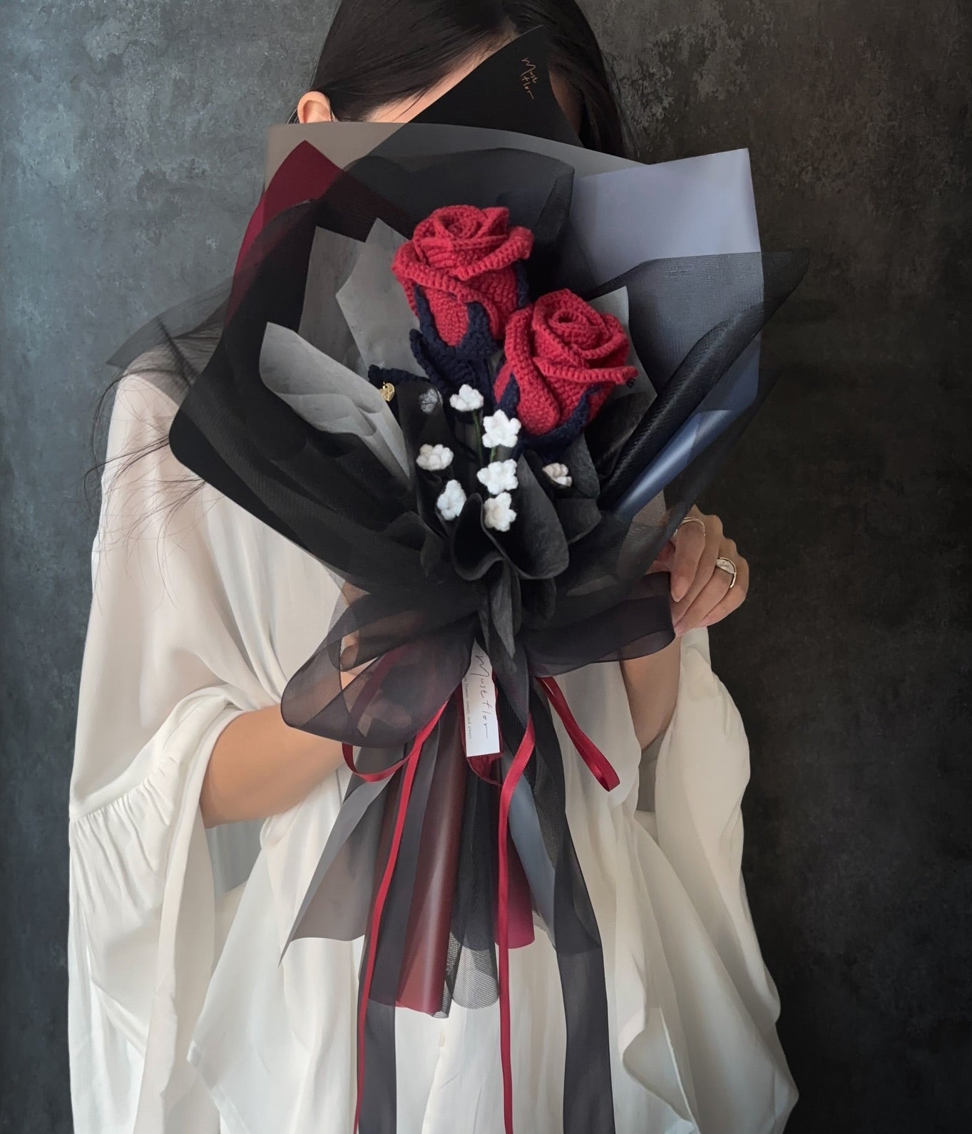 雙玫瑰與滿天星花束 - 夜紅｜Midnight Wine